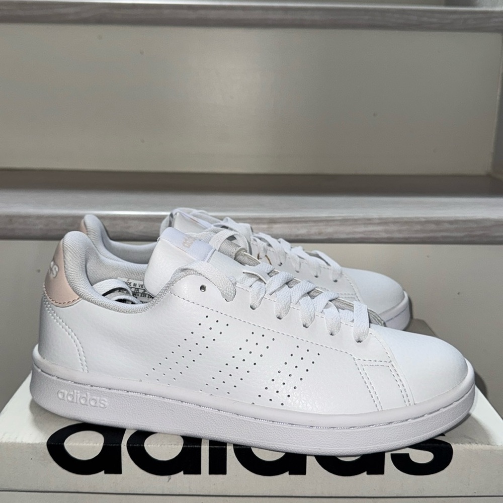 Adidas Advantage Sneakers